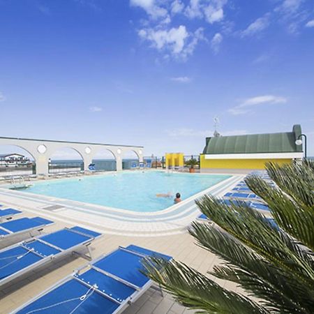 Residence Cristoforo Colombo - Carraro Immobiliare - Family Apartments Каорле Экстерьер фото