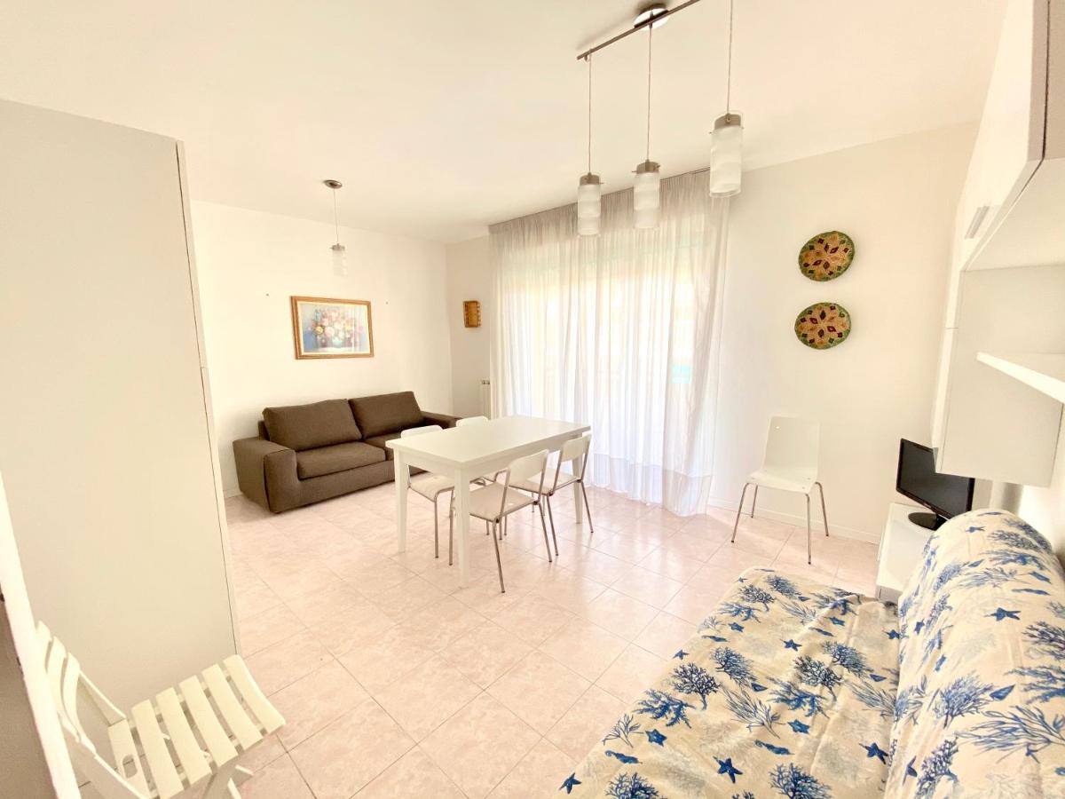 Residence Cristoforo Colombo - Carraro Immobiliare - Family Apartments Каорле Экстерьер фото