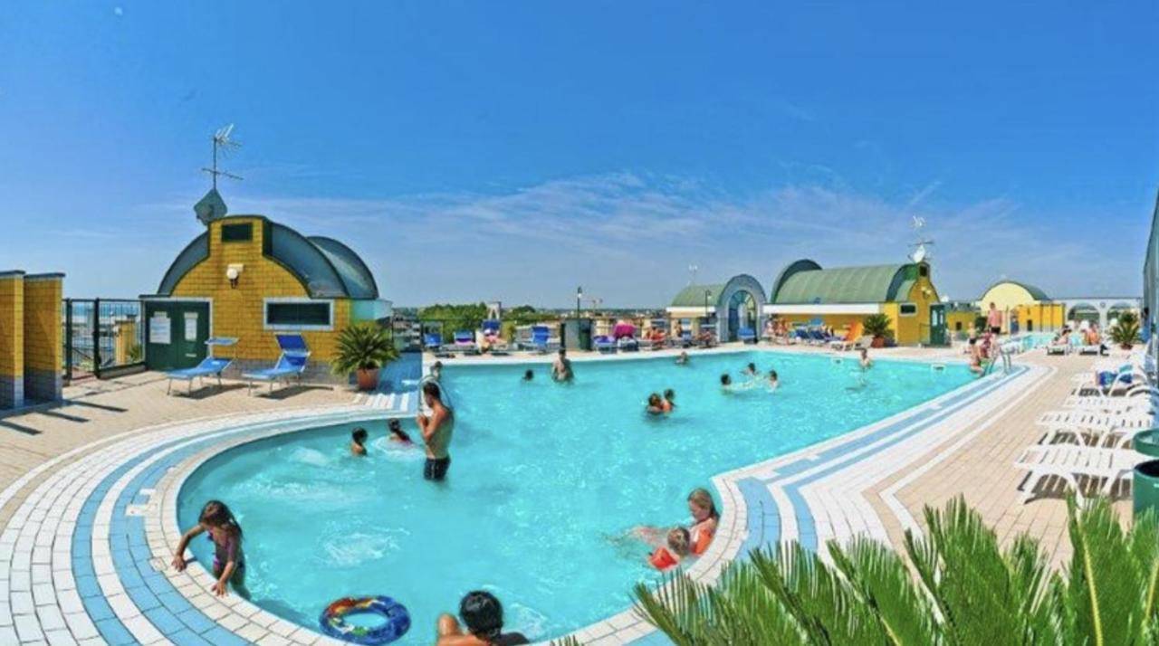 Residence Cristoforo Colombo - Carraro Immobiliare - Family Apartments Каорле Экстерьер фото