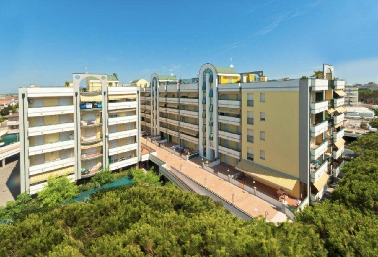 Residence Cristoforo Colombo - Carraro Immobiliare - Family Apartments Каорле Экстерьер фото