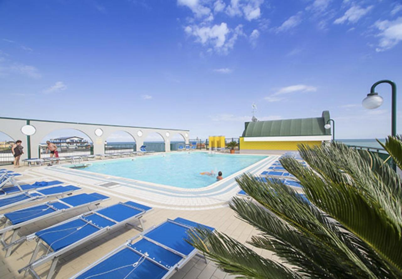 Residence Cristoforo Colombo - Carraro Immobiliare - Family Apartments Каорле Экстерьер фото